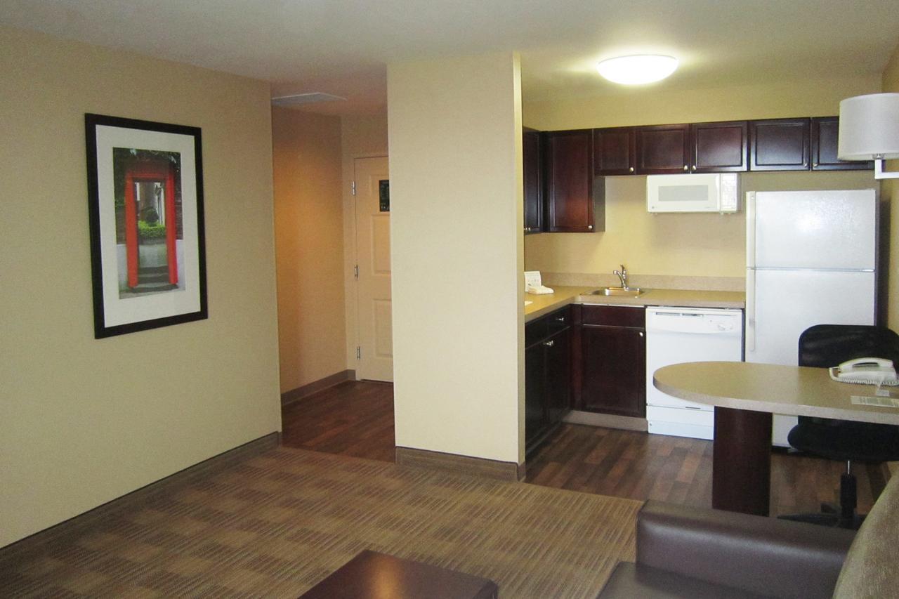Extended Stay America Suites - Detroit - Auburn Hills - Featherstone Rd Exterior photo